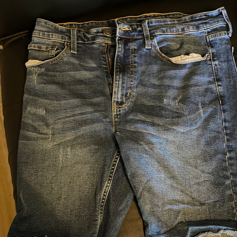 Men’s no boundaries ripped shorts